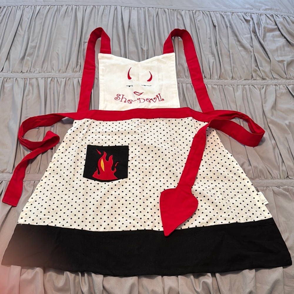 She-Devil Cotton Apron